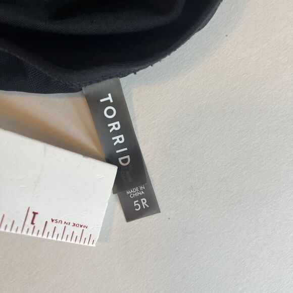 Torrid Swimsuit Women’s Plus Size 5 5R One Piece Black Layered Adjustable Strap - Picture 3 of 16